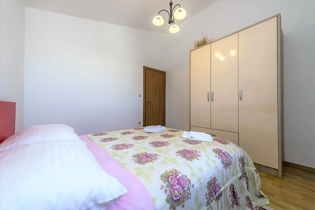 Villa Valtrazza Tar-Vabriga 4*,