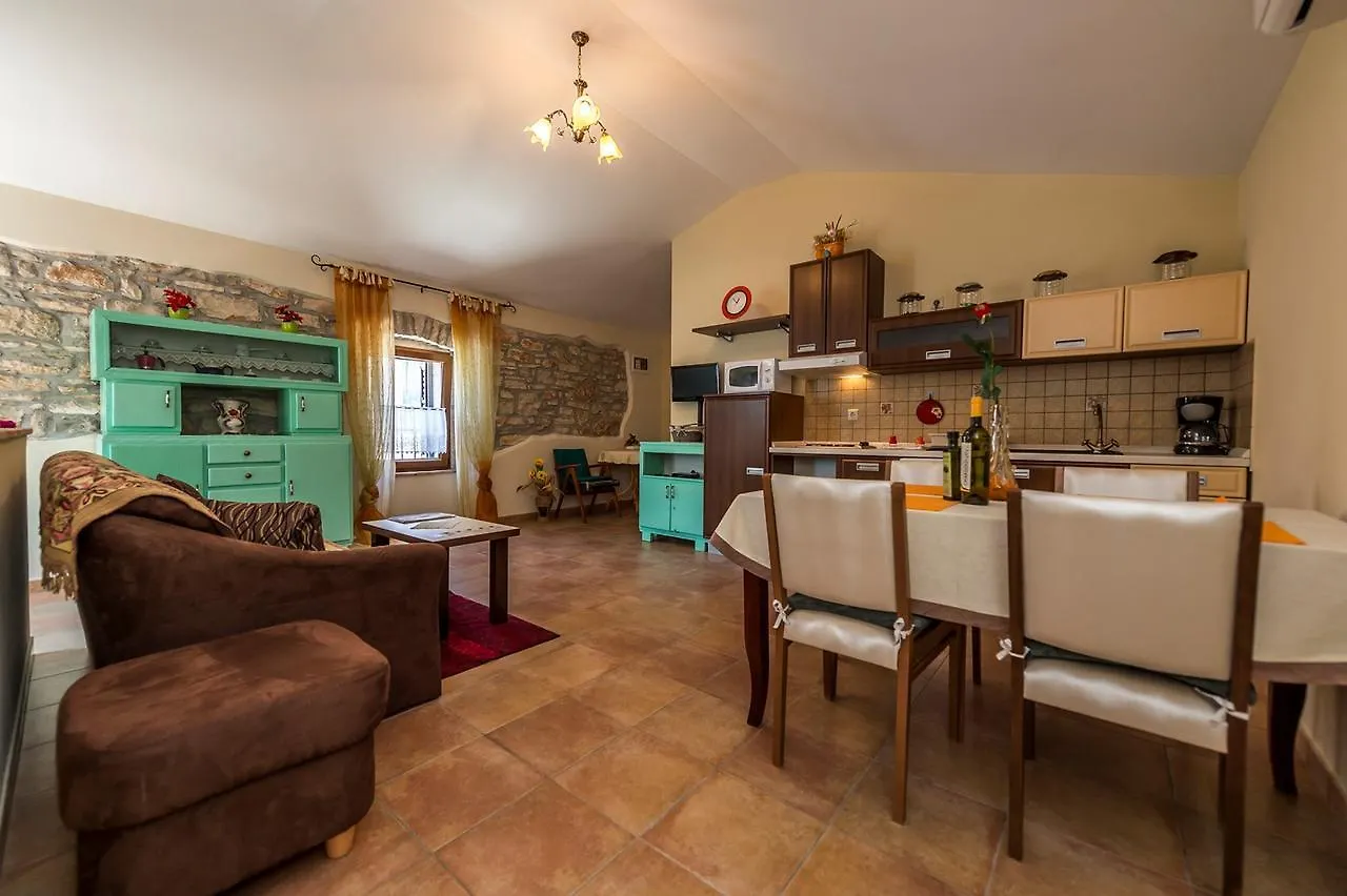 Villa Valtrazza Tar-Vabriga 4*,